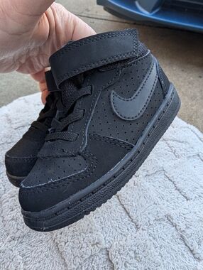 Boys Nike All Black Leather Velcro Sneakers Size 6C